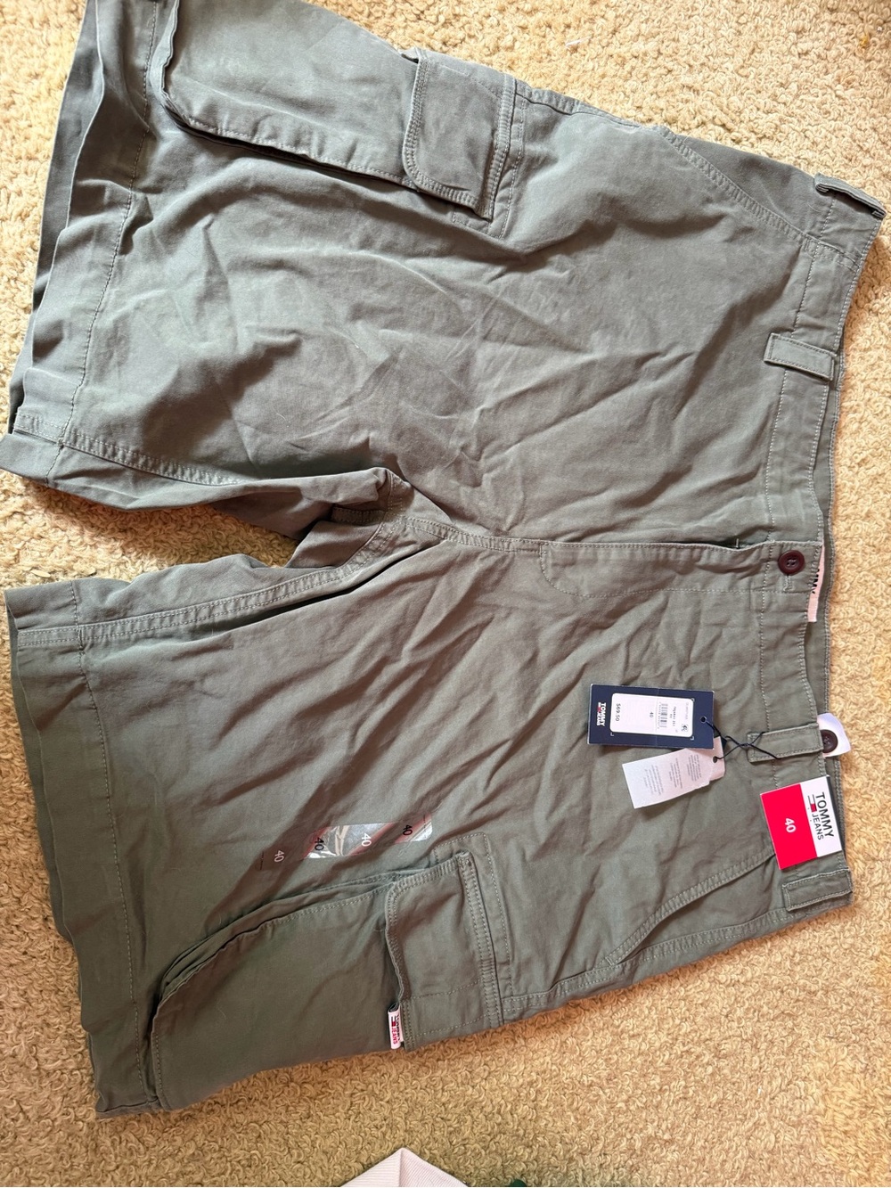 Tommy Hilfiger Men's Olive Cargo Shorts - Classic Utility Style